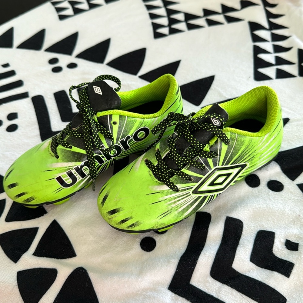 Umbro cleats size K10